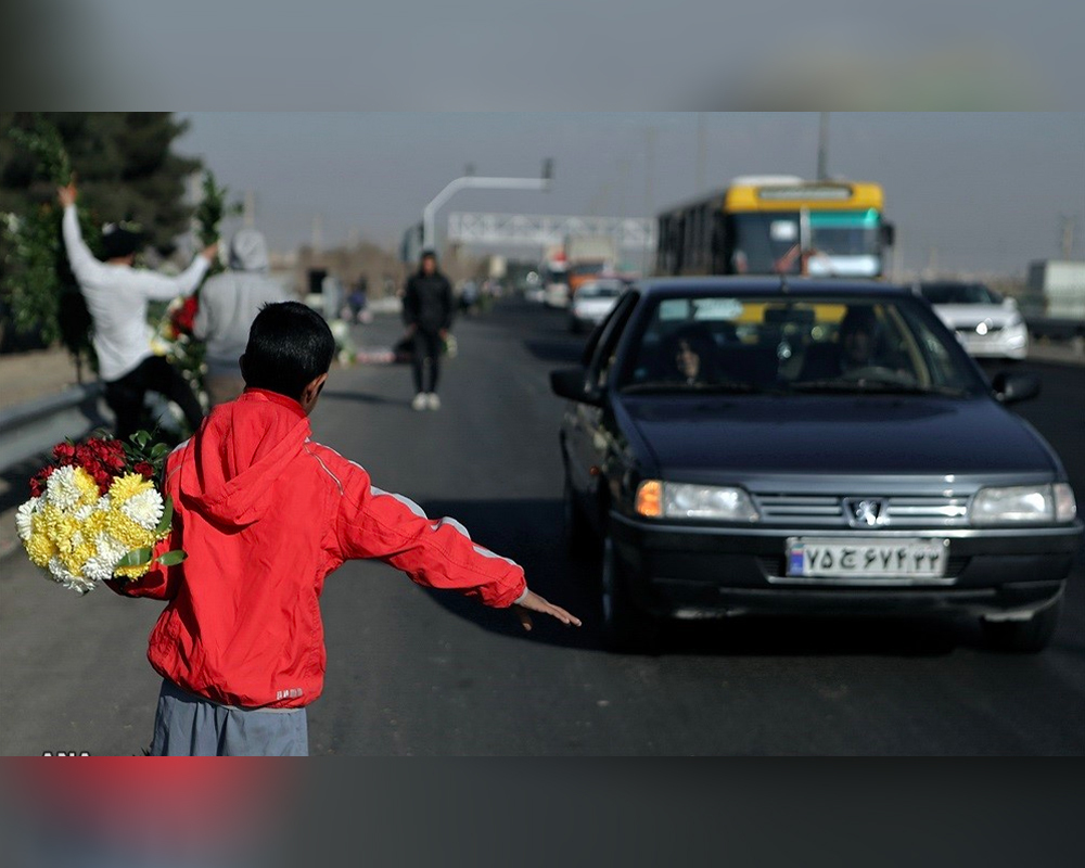 درآمد ۶۰ میلیونی مافیای گل‌فروشی از هر کودک کار