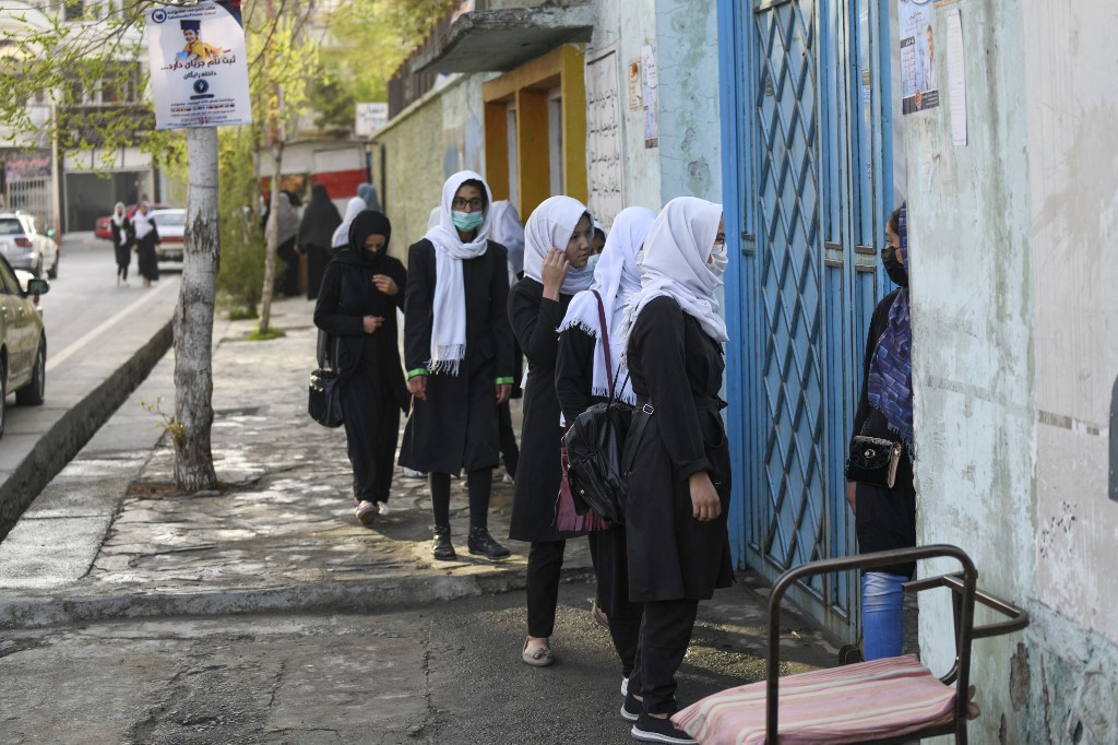 مدارس دخترانه باز نشد، اما بانک جهانی سه پروژه را آغاز کرد