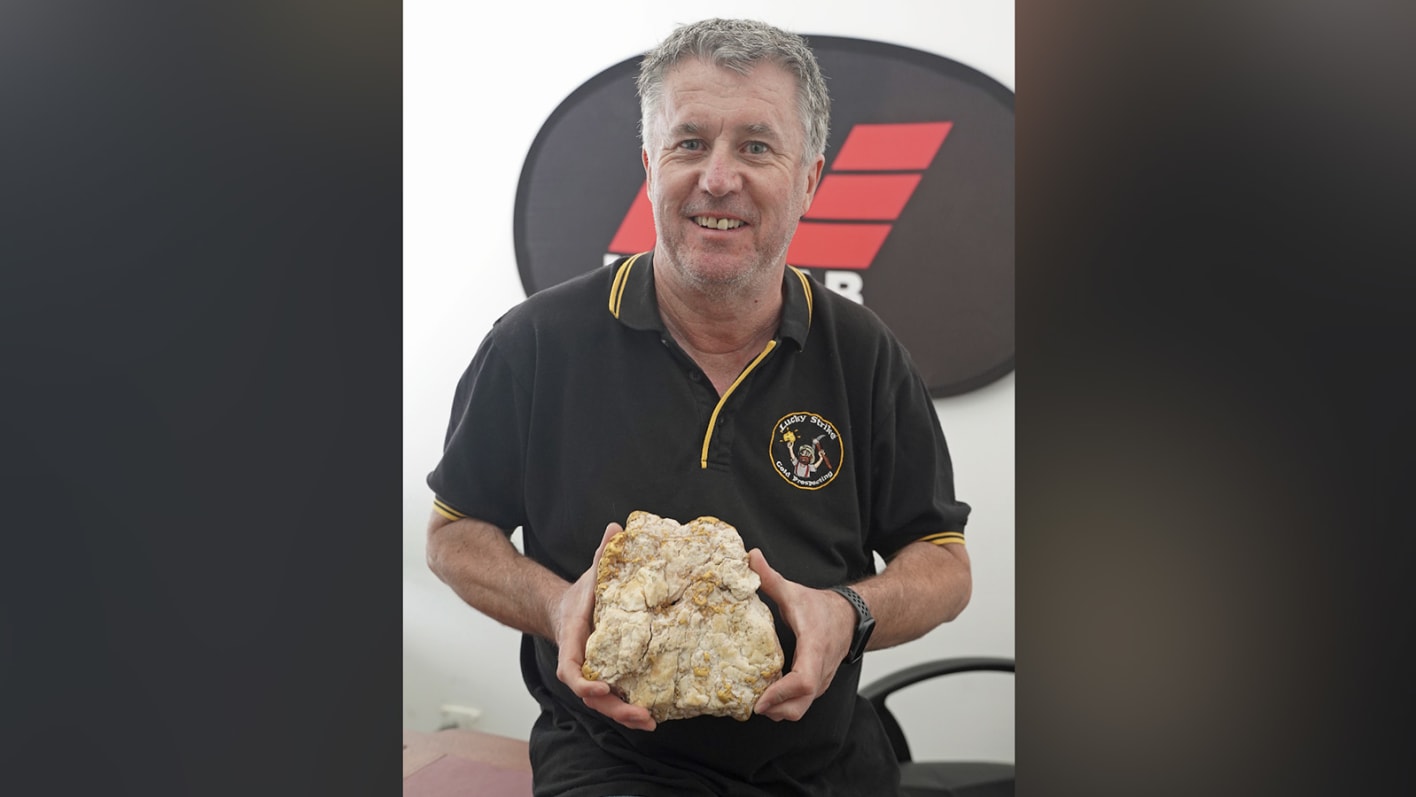 http___cdn.cnn_.com_cnnnext_dam_assets_230328114632-02-gold-nugget-australia.jpg